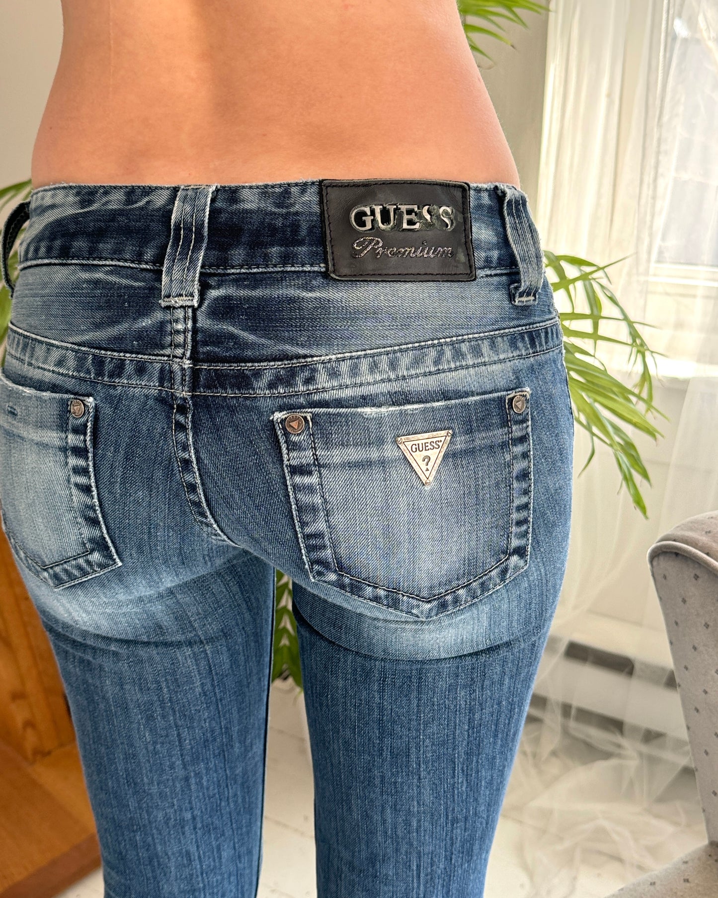 Lightwash Low-Rise Bootcut Guess Jeans